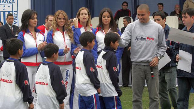 Ronaldo y el día que fue nombrado socio de Alianza Lima [FOTOS] - 14