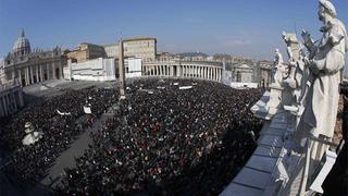 FOTOS: Benedicto XVI recibió el agradecimiento de cien mil personas en su penúltimo Ángelus