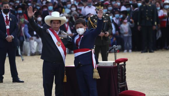 Bellido juró “por los más de 30 milllones de hermanos, por la lucha contra la corrupción, por el trabajo para nuestro pueblo peruano”. (Foto: Alessandro Currarino)