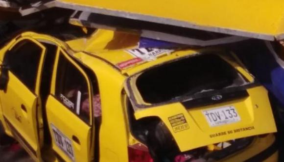 Una valla publicitaria cayó sobre taxi y murió el conductor. Foto: Archivo particular de El Tiempo de Colombia