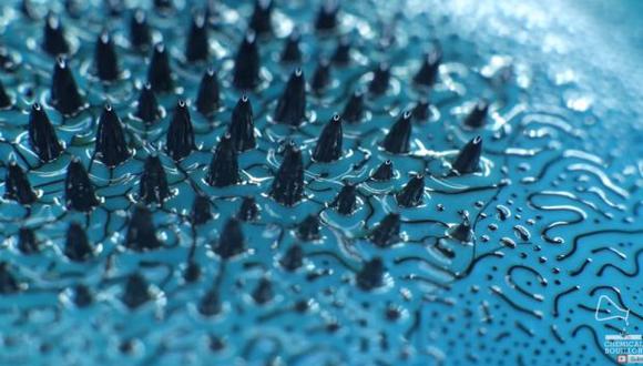 Ferrofluido bañado de color. (Foto: captura de YouTube)