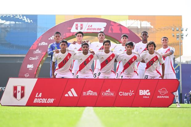 The starting team of the Peruvian Under 20 team in the friendly against Costa Rica.  (Photo: FPF)