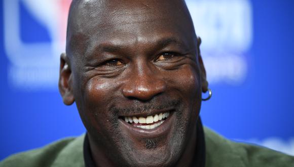 Jordan, considerado como el mejor jugador en la historia de la NBA, tiene un patrimonio neto estimado en 1.600 millones de dólares. (Foto: AFP)