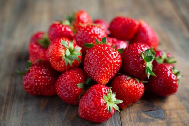 Las fresas son una de las frutas que mejor se conservan en el frío (Foto: Feepik)