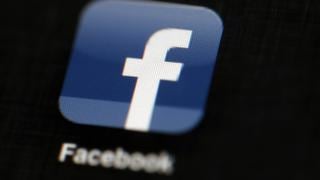 Acciones de Facebook caen tras avance de investigaciones