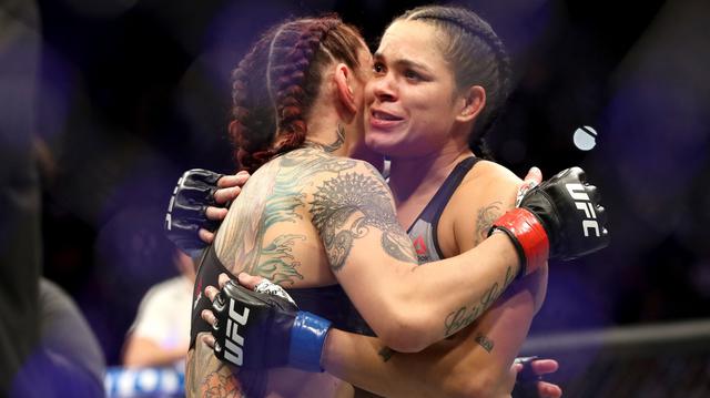 UFC 232: revive todas las peleas del mega evento que coronó a Jon Jones y Amanda Nunes | VIDEO. (Foto: AFP)