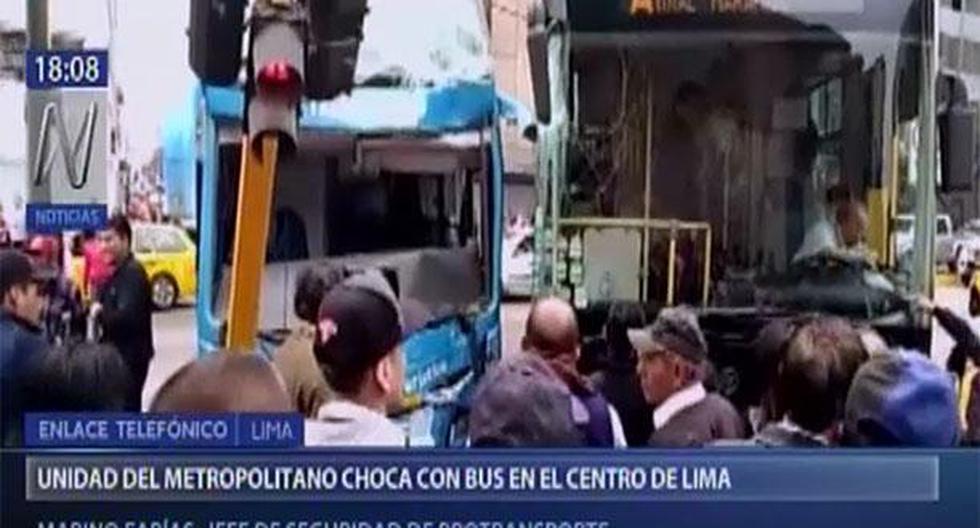 Lima. Choque entre bus turístico y unidad del Metropolitano deja como saldo 6 heridos. (Foto: Canal N)