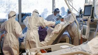 Italia registra 18.000 nuevos contagios y 683 muertos por coronavirus a una semana de Navidad