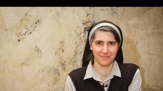 La monja católica que es doctora, está en contra de las vacunas y a favor del aborto