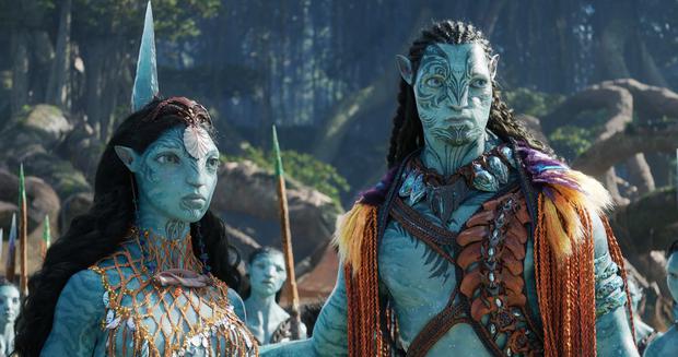 From left to right: Ronal (Kate Winslet) and Tonowari (Cliff Curtis), the leaders of the Metkayina clan.  (Photo: 20th Century Studios)