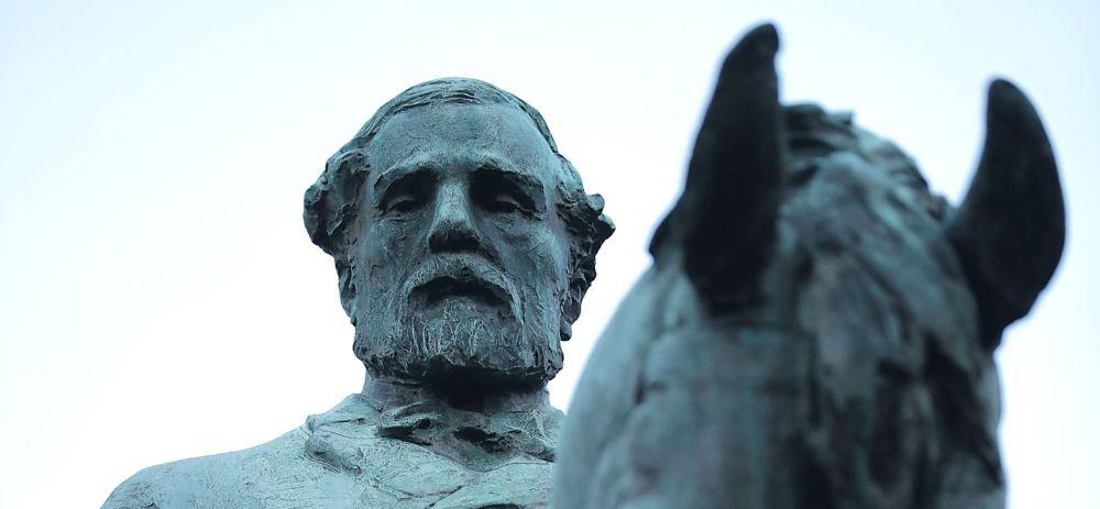La propuesta para remover la estatua ecuestre de Robert E. Lee en Charlottesville motivó un marcha de supremacistas blancos.