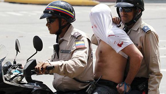 Venezuela: La policía extorsiona a los detenidos en protestas