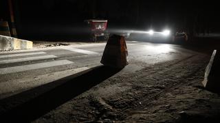 Trampa mortal en Cieneguilla: un bloque de concreto, en plena pista sin iluminación, produce accidentes de tránsito