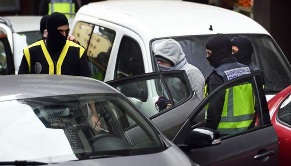España detiene a 2 presuntos reclutadores del Estado Islámico