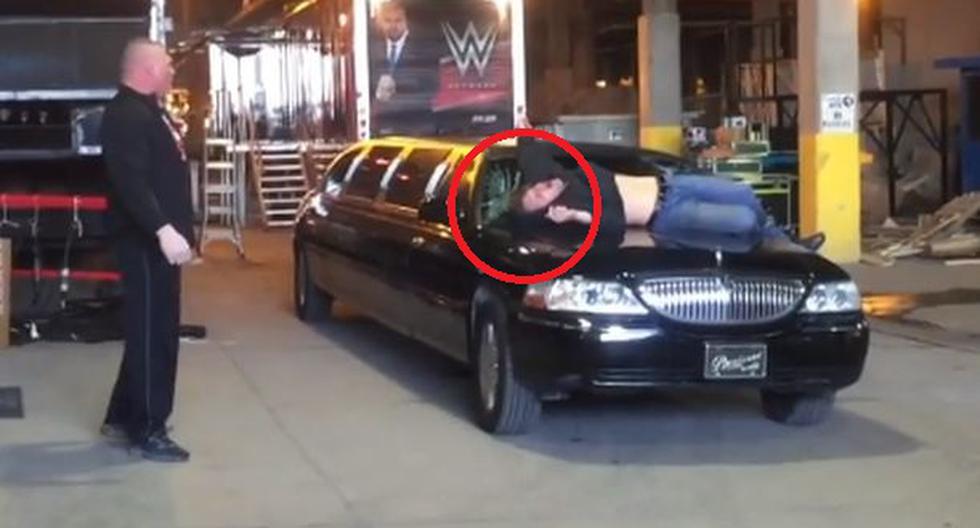 Brock Lesnar rompió el parabrisas de una limosina con la cabeza de Dean Ambrose antes del Monday Night Raw de WWE. (Video: YouTube)