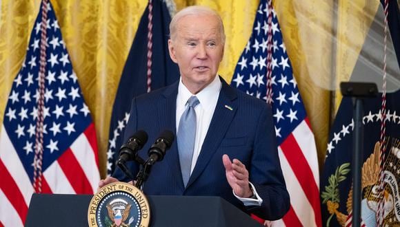 El presidente estadounidense Joe Biden habla ante un grupo bipartidista de gobernadores en el Salón Este de la Casa Blanca en Washington, DC, el 23 de febrero de 2024. (Foto de SAUL LOEB / AFP)