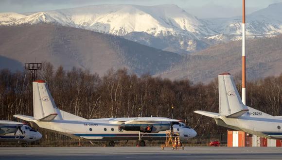 En la foto vemos un avión Antonov An-26 en Petropavlovsk-Kamchatsky, Rusia, el martes 17 de noviembre de 2020 (Foto referencial: AP/Marina Lystseva)