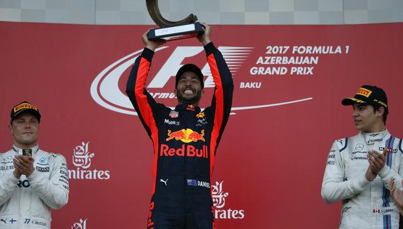 Daniel Ricciardo se benefició del caos imperante en la carrera y conquistó el Gran Premio de Azerbaiyán. (Foto: Reuters)