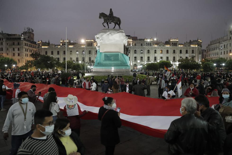 Este sábado los seguidores del candidato presidencial de Perú Libre, Pedro Castillo, realizaron una marcha por el centro de Lima. (Foto: Renzo Salazar / @photo.gec)