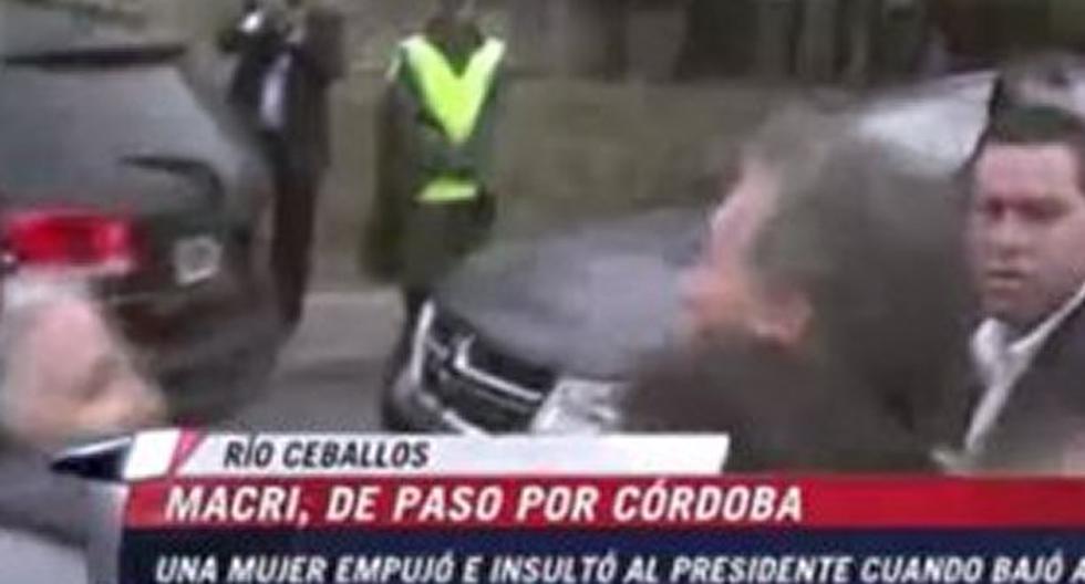 Mauricio Macri fue agredido por mujer de unos 70 años. (Foto: Captura)