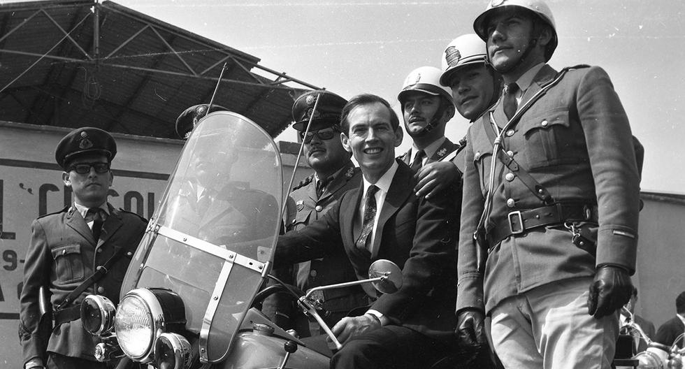 El cirujando Christiaan Barnard durante su visita a Lima realizada a pocos meses de realizar el 'Milagro del Cabo'. Foto: GEC Archivo Histórico