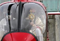 Obispo bendice Guayaquil desde un helicóptero ante prohibición de procesiones en Ecuador | VIDEOS