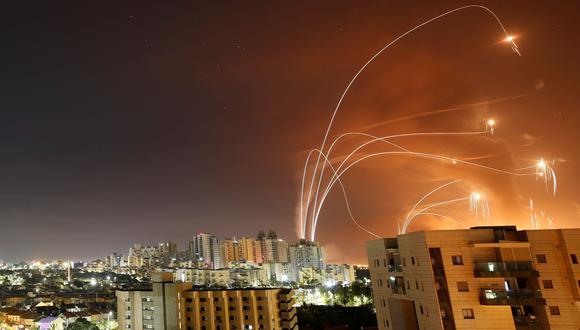 El sistema antimisiles conocido como Cúpula de Hierro intercepta cohetes lanzados desde la Franja de Gaza hacia Israel este miércoles.  (Foto: Reuters / Amir Cohen)