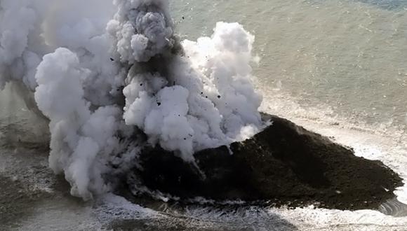 Isla volcánica de Japón crece 30 veces su tamaño en 3 meses