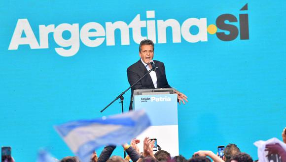 El candidato presidencial Sergio Massa habla tras conocerse los resultados de la primera vuelta de las elecciones argentinas, hoy, en Buenos Aires (Argentina) | Foto: EFE/ Enrique García Medina
