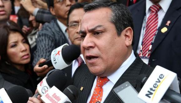 Adrianzén pide ir voluntariamente al Congreso por interpelación