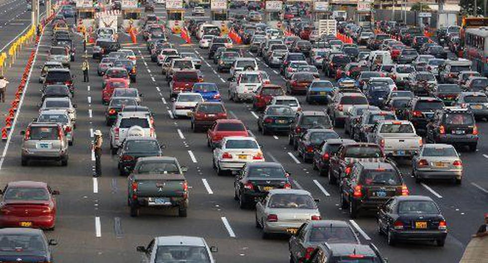 Se espera que más de 62,000 vehículos salgan de Lima por la carretera Panamericana Sur, solo el jueves 29 de marzo, día en el que se inicia el feriado largo. (Foto: Andina)