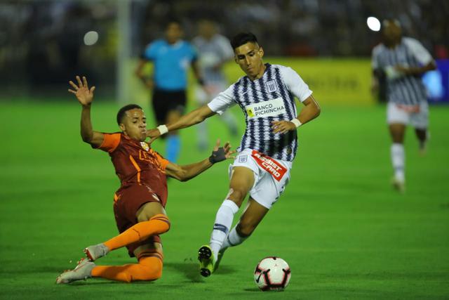 Alianza Lima presentó a su plantel profesional en la Noche Blanquiazul. | Foto: Giancarlo Ávila