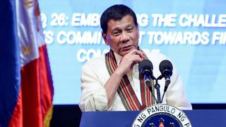 El presidente de Filipinas ordena al jefe de la aduana tirar a matar a los narcotraficantes
