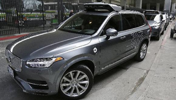 California suspende servicio de autos sin conductor de Uber