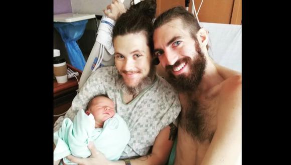 La conmovedora historia del hombre que dio a luz un bebe tras hallar el amor en Grindr. (Redes Sociales)