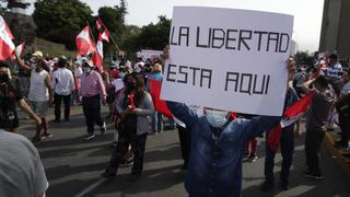 Centro de Lima: ciudadanos participan en marcha solicitando vacancia de Pedro Castillo