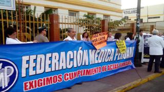 Médicos acaban paro tras acuerdo con el Ministerio de Salud