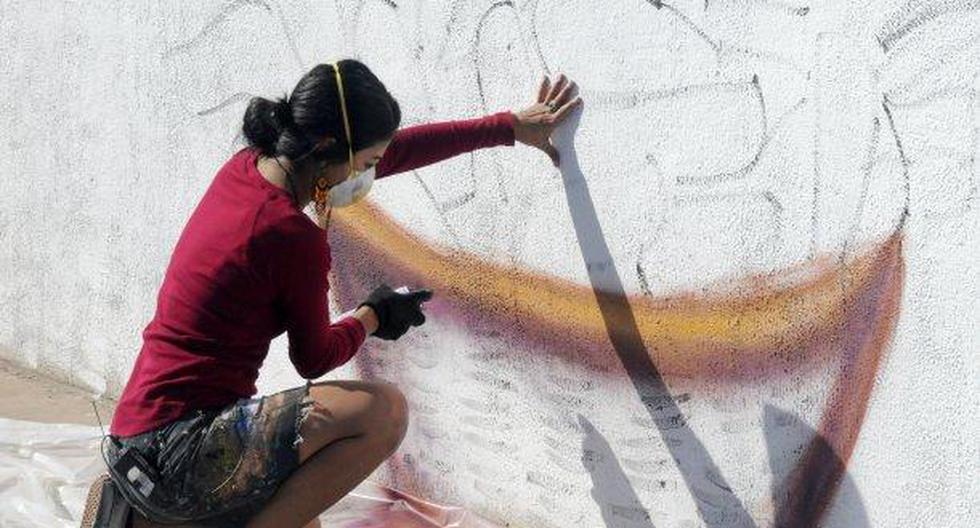 Una artista de Phoenix \"liberó\" en una obra pintada en una calle de Arizona a jóvenes indocumentados beneficiados con programa de Acción Diferida, conocidos como \"soñadores\". (Foto: EFE)