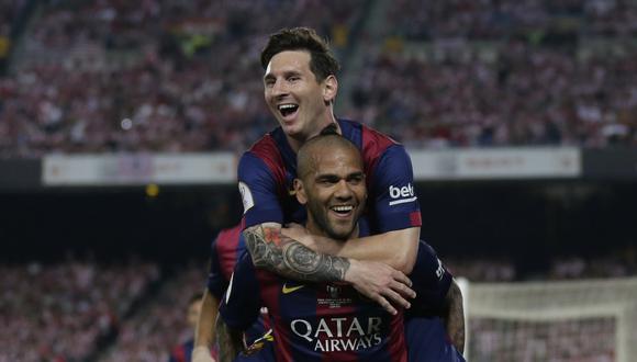 Dani Alves consideró que a Lionel Messi le falta gente que le ayude perseguir los más grandes objetivos del Barcelona. (AP Photo/Manu Fernandez)