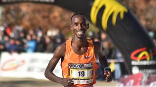 El atleta al que le quitaron la medalla de oro en un carrera de España por no usar la camiseta de su equipo