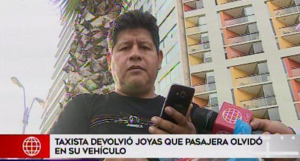 Taxista Carlos Rodríguez devuelve joyas que pasajera olvidó en su vehículo (Captura:América Noticias)