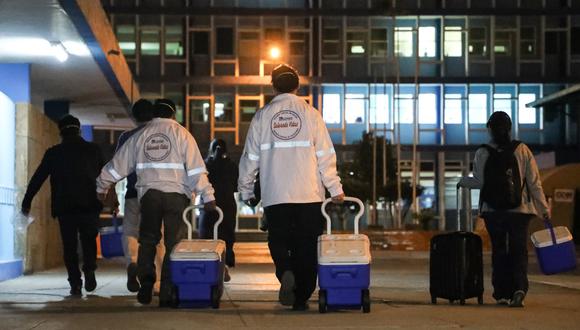 El equipo de operación estuvo conformado por cinco médicos, personal de enfermería y técnico. (Foto: Essalud)