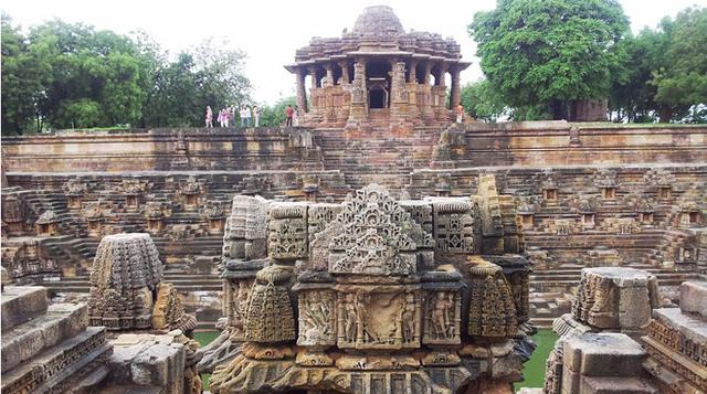 Conoce el templo erótico dedicado al sol en Modhera, India - 1