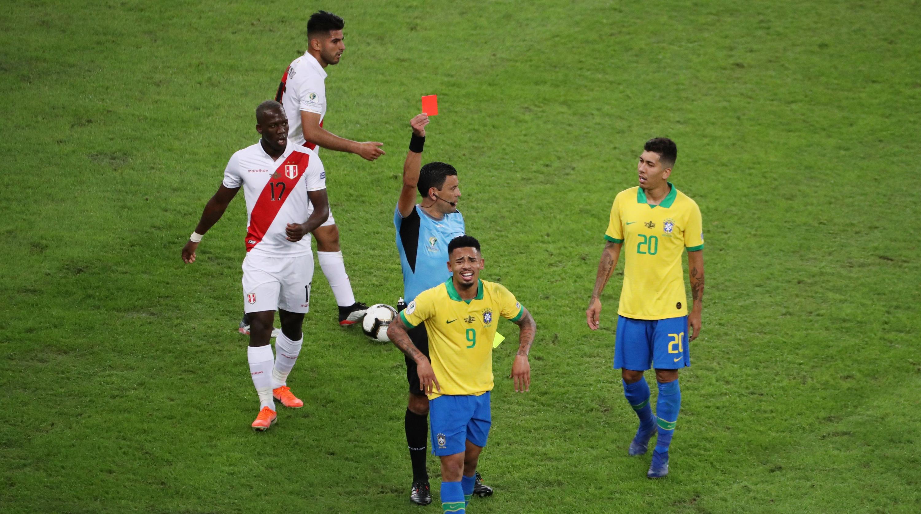 Perú vs. Brasil: Gabriel Jesus y la acción por la que vio segunda amarilla en final de Copa América | VIDEO. (Foto: AFP)