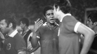 El día que Eusebio anotó un golazo en el Estadio Nacional, sufrió con la habilidad de Sotil y derrotó a un combinado peruano