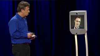 Snowden se presentó en una charla TED a través de un robot