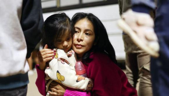 Varios factores inciden en el hecho de que muchos peruanos estén saliendo del Perú. (Getty Images).