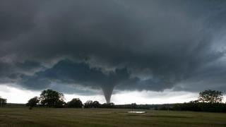Oklahoma: Poderosos tornados matan a por lo menos dos personas