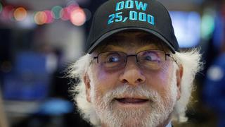 Wall Street cierra con Dow Jones por encima de 25.000 puntos