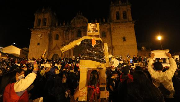 En el Cusco, los manifestantes salieron anoche de manera masiva. Hoy se esperan más protestas. (Foto: Melissa Valdivia)